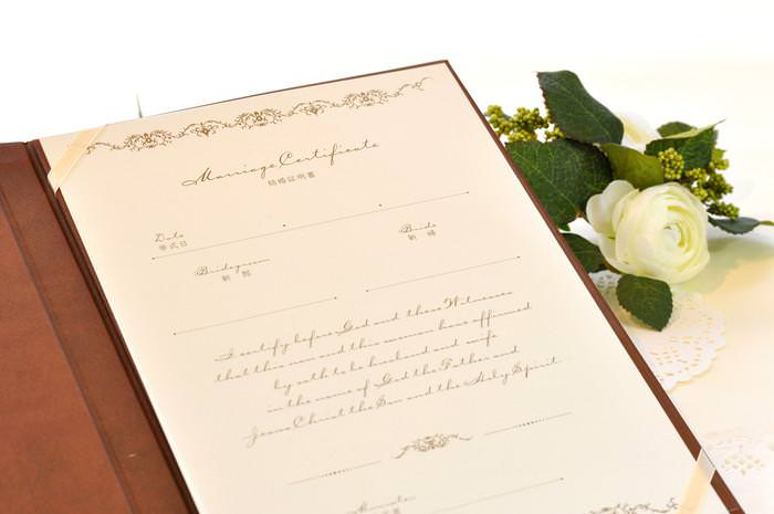 おしゃれな結婚式を綴るコラム ファルベ 写真映えも実用性もいいとこ取り 知っておきたい結婚証明書
