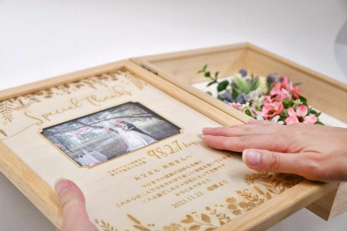 【本日発売】両親へのプレゼント♥　<フォトフレーム型の子育て感謝状>が新登場！