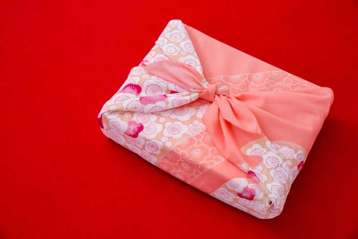 準備しておくべき？両家顔合わせ会の手土産にまつわるアレコレ