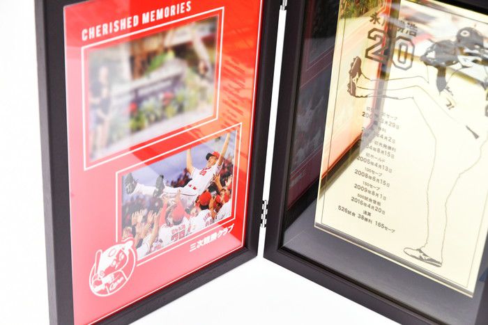 スポーツ選手の引退記念に贈った贈呈品“記念盾”