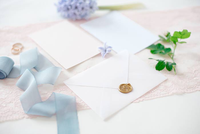 結婚式招待状 封筒の宛名書きどうする 知っておきたいマナー付き おしゃれな結婚式を綴るコラム ファルベ