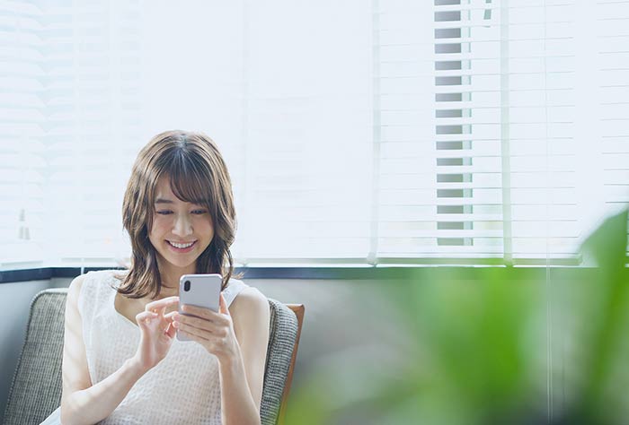 こんな使い方もある！スマホで見てもらえるウェディングムービーの活用アイデア