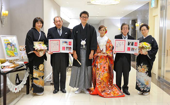 【お客様の声】あでやかな和装に映える！豪華なダブルフォトフレーム贈呈品