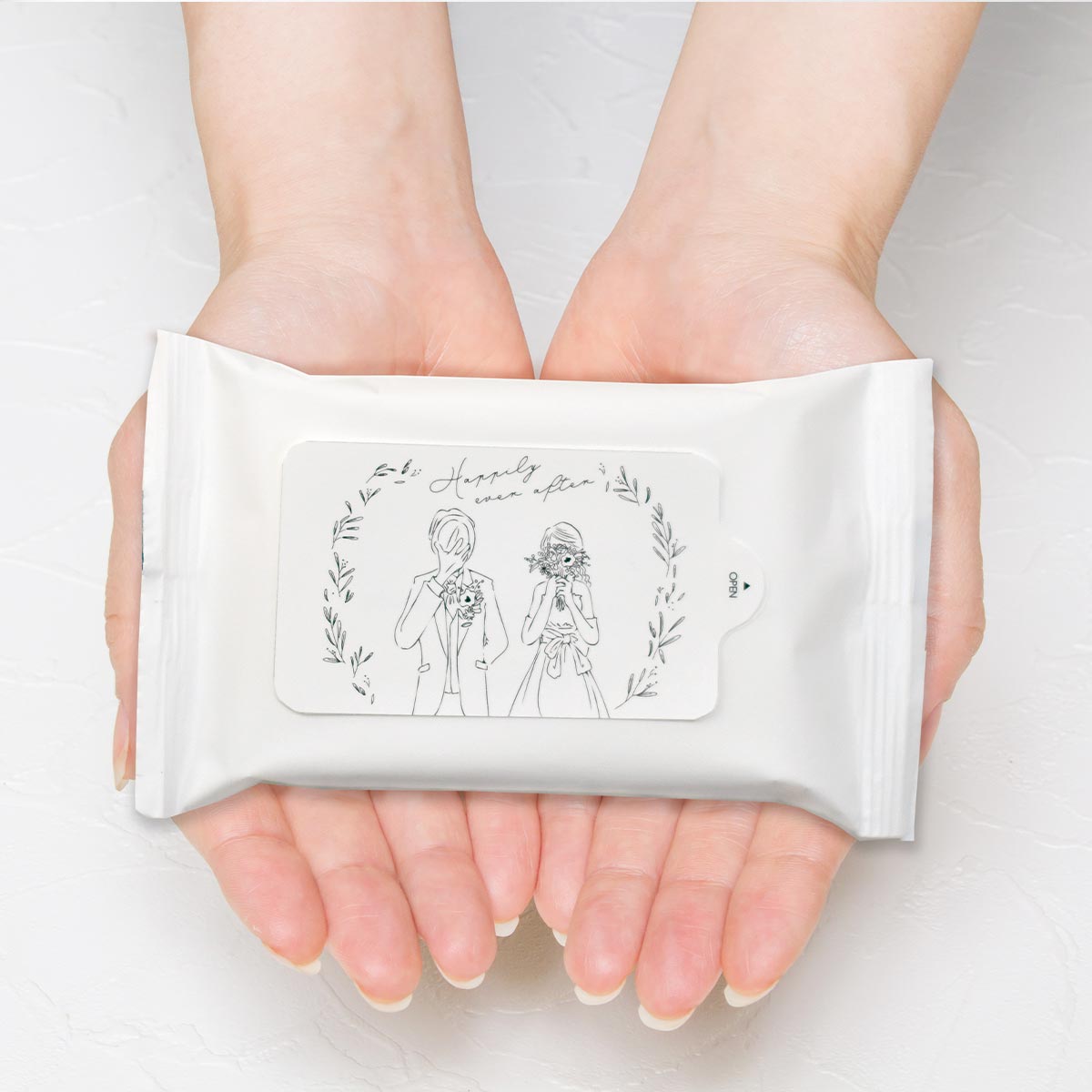 結婚式のコロナ対策に最適!新郎新婦の線画イラストがかわいいウェットティッシュ
