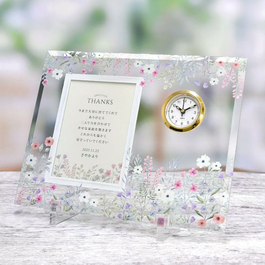 新作紹介 クリアで可愛らしい 時計付のガラスフォトフレーム おしゃれな結婚式を綴るコラム ファルベ