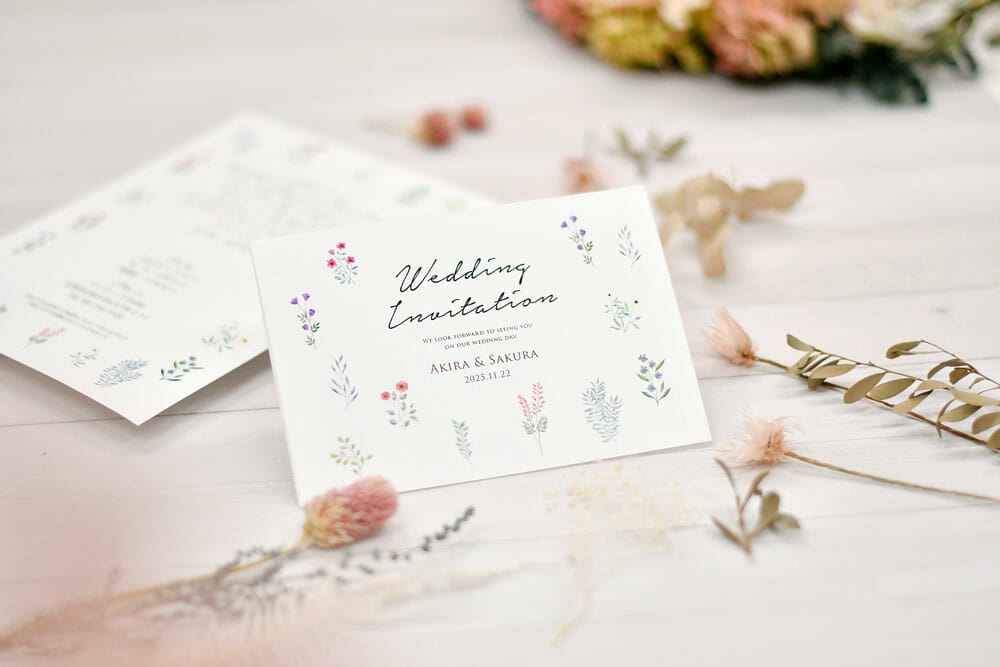 少ない部数でオーダーできる花柄の招待状