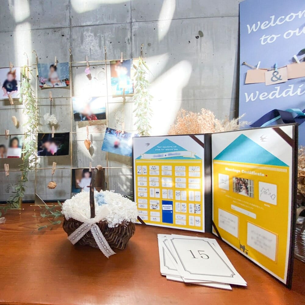 カバー付きで自立するのでウェルカムスペースにそのまま飾れます