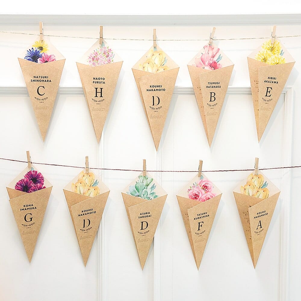 壁いっぱいのお花ブーケ！？エスコートカードを華やかアレンジ♪