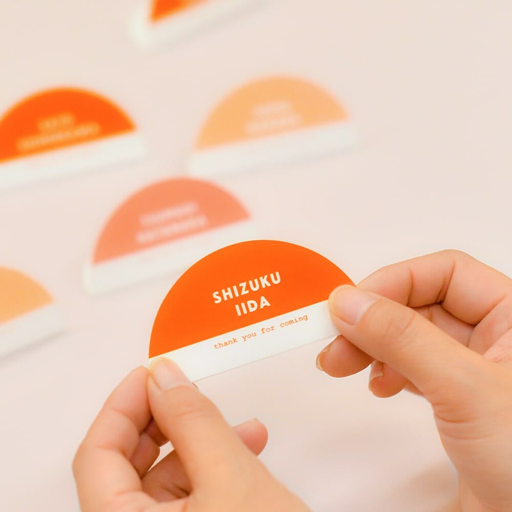 ユニークな形がかわいい！アーチ形席札