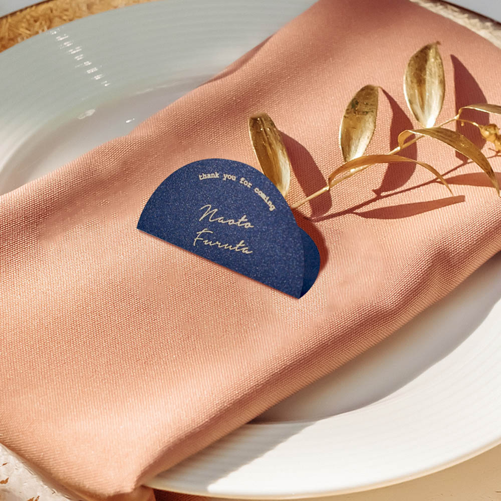 キラリと光る高級感ある席札をオリジナルアレンジ