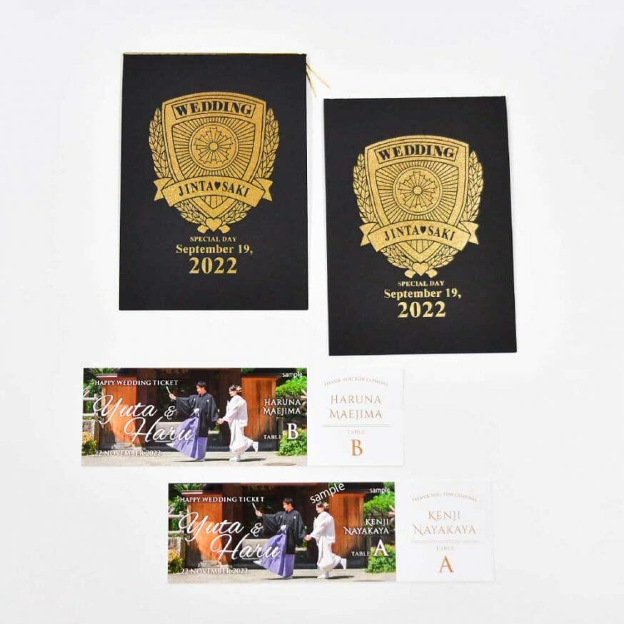 警察手帳風の招待状と写真入りのエスコートカード