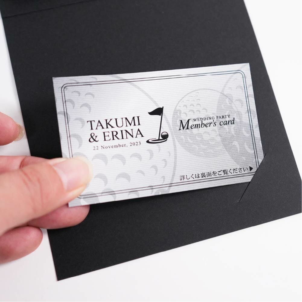 返信ハガキをWEB返信にした二次元コード入りのゴルフ会員証デザインのカード入り招待状