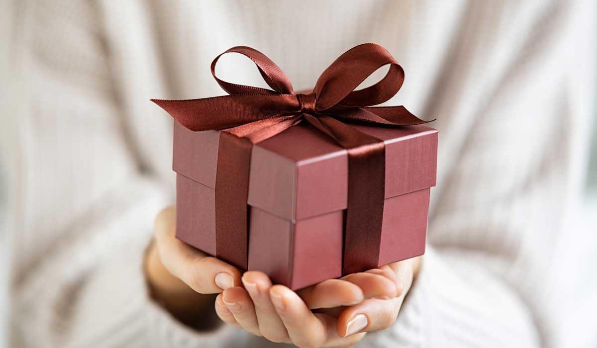 結婚式の親ギフトだけじゃない！結婚記念日にも贈り合えるギフト♡