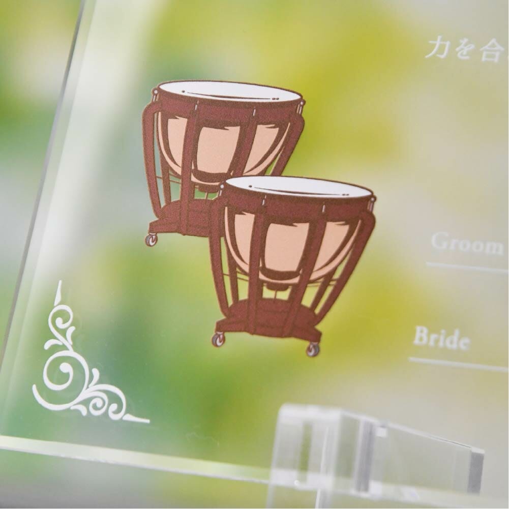 ティンパニのイラストがデザインされたアクリルの結婚証明書