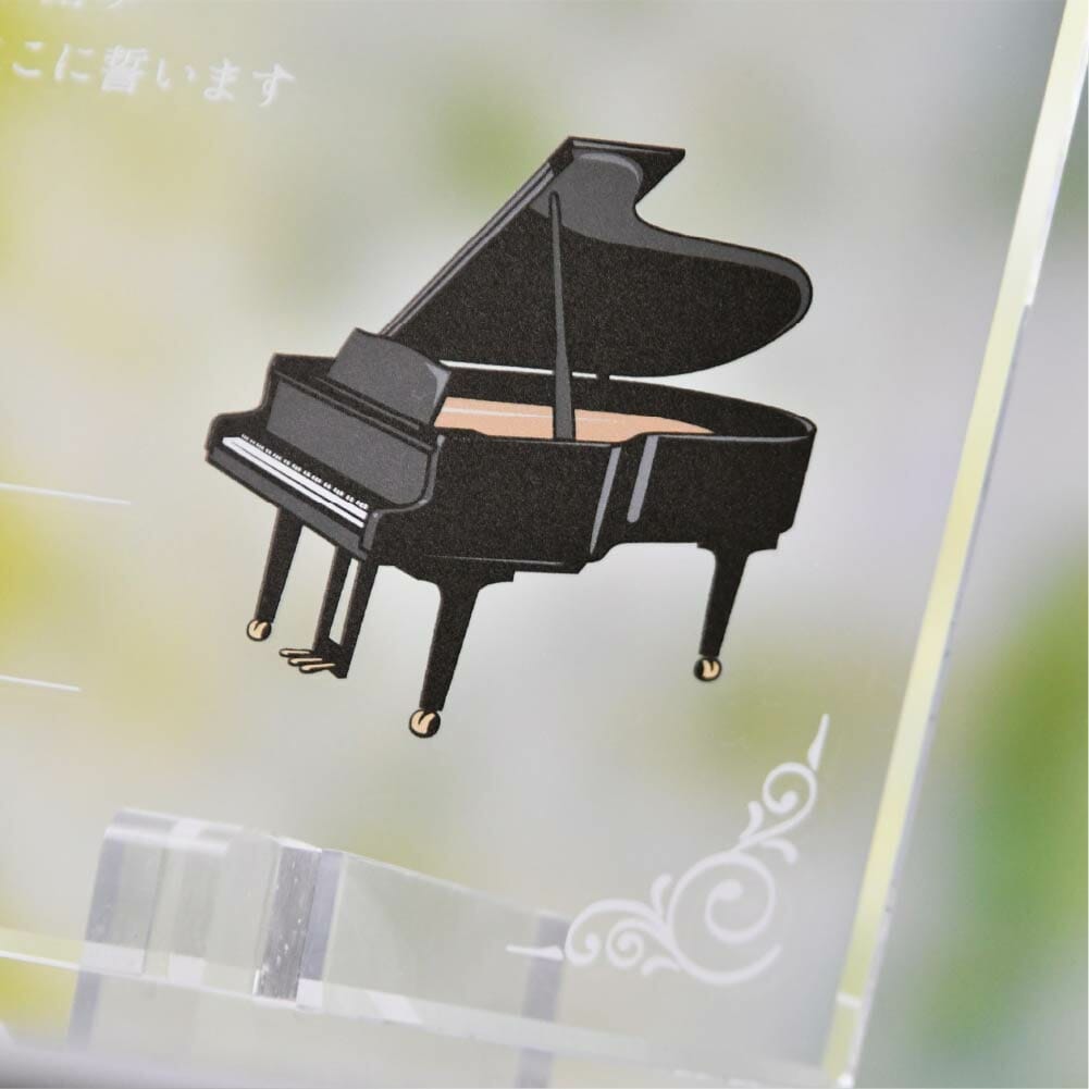 ピアノのイラストがデザインされたアクリルの結婚証明書