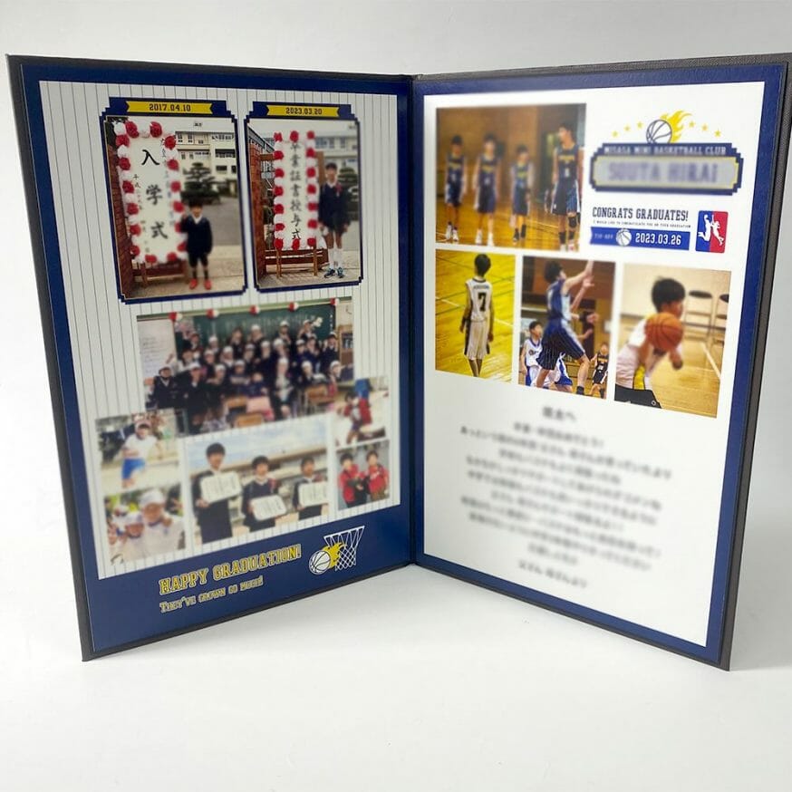 左面は学校生活を右面は部活生活の写真を