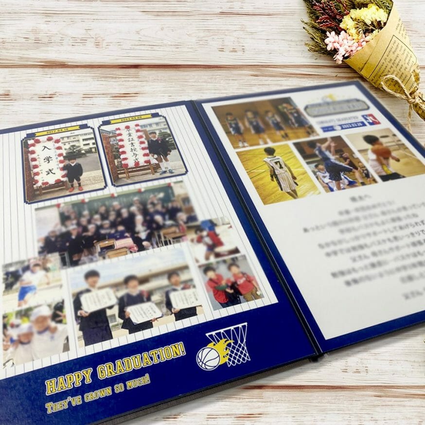 見開きの二面台紙。チームユニフォームのデザイン