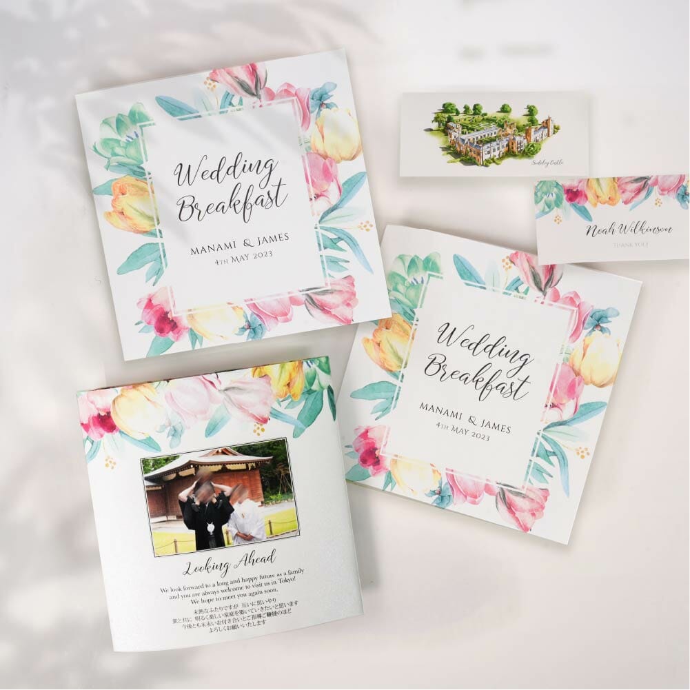 チューリップ柄の英語表記入りのアレンジした少人数用のコンパクトな席次表