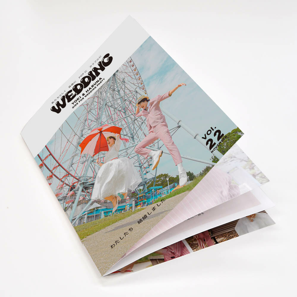 中綴じ冊子のプロフィールブックを人気の雑誌風にアレンジしたファルベのオリジナル結婚式プロフィールブック