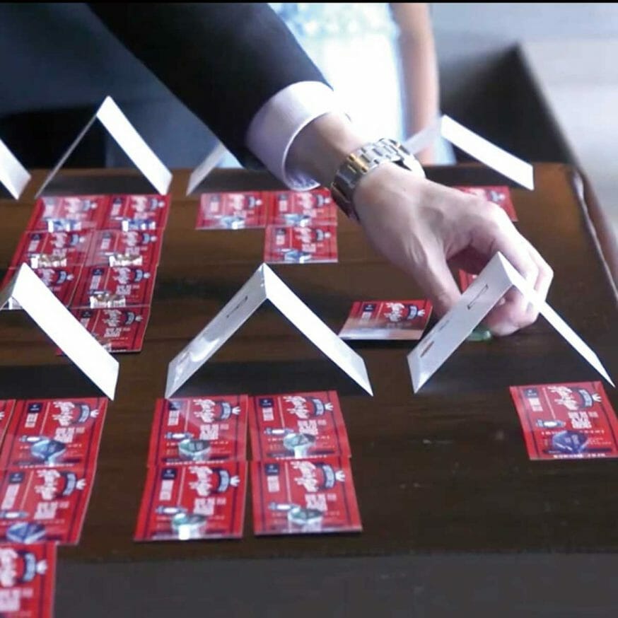 テーブル毎に並べられているエスコートカード