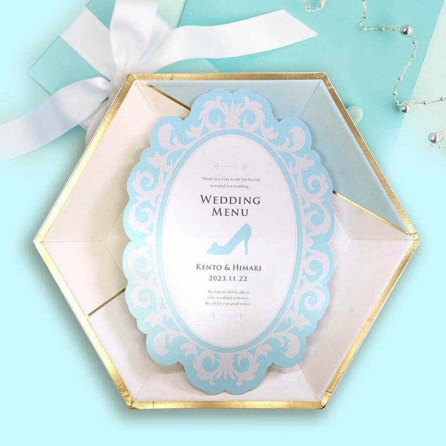 シンデレラテーマの結婚式にぴったり。魔法の鏡のカタチが可愛いメニュー表