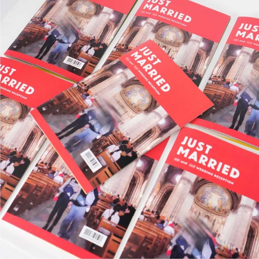 メインカラーが目を引くプロフィールブック