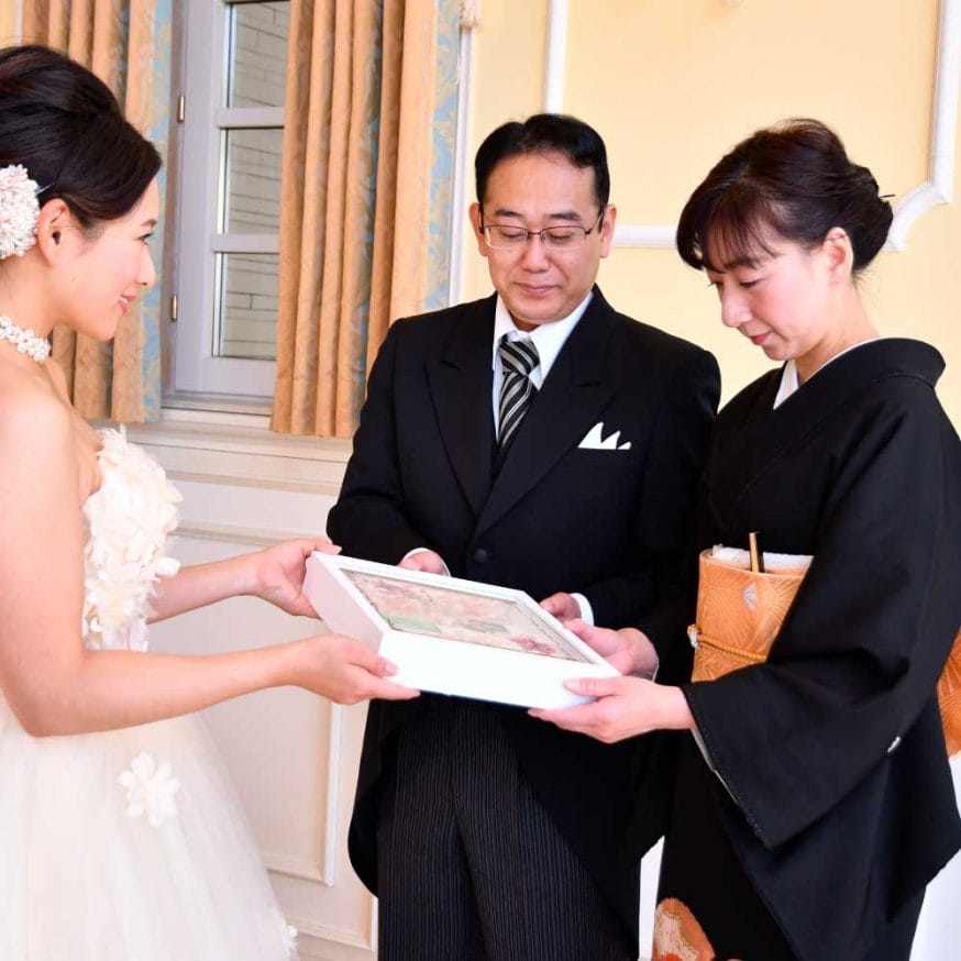 感動の両親贈呈シーン