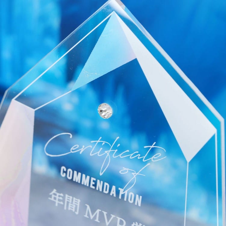 1粒のラインストーンがキラリと輝きます