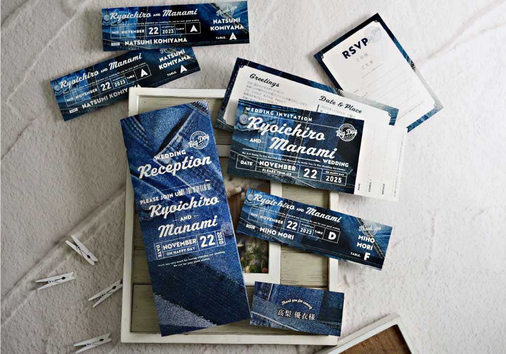 デニムウェディングがオシャレ！ペーパーアイテムで盛り上がる