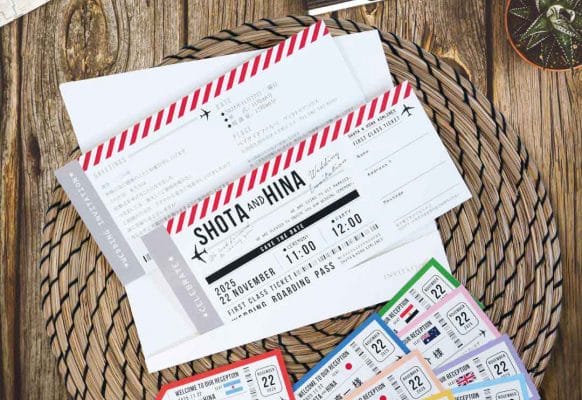 結婚式参加のゲストも旅気分♪飛行機デザインで揃える招待状＆カラフルな席札タグ