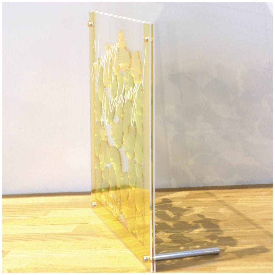 スタンド付きで飾りやすい