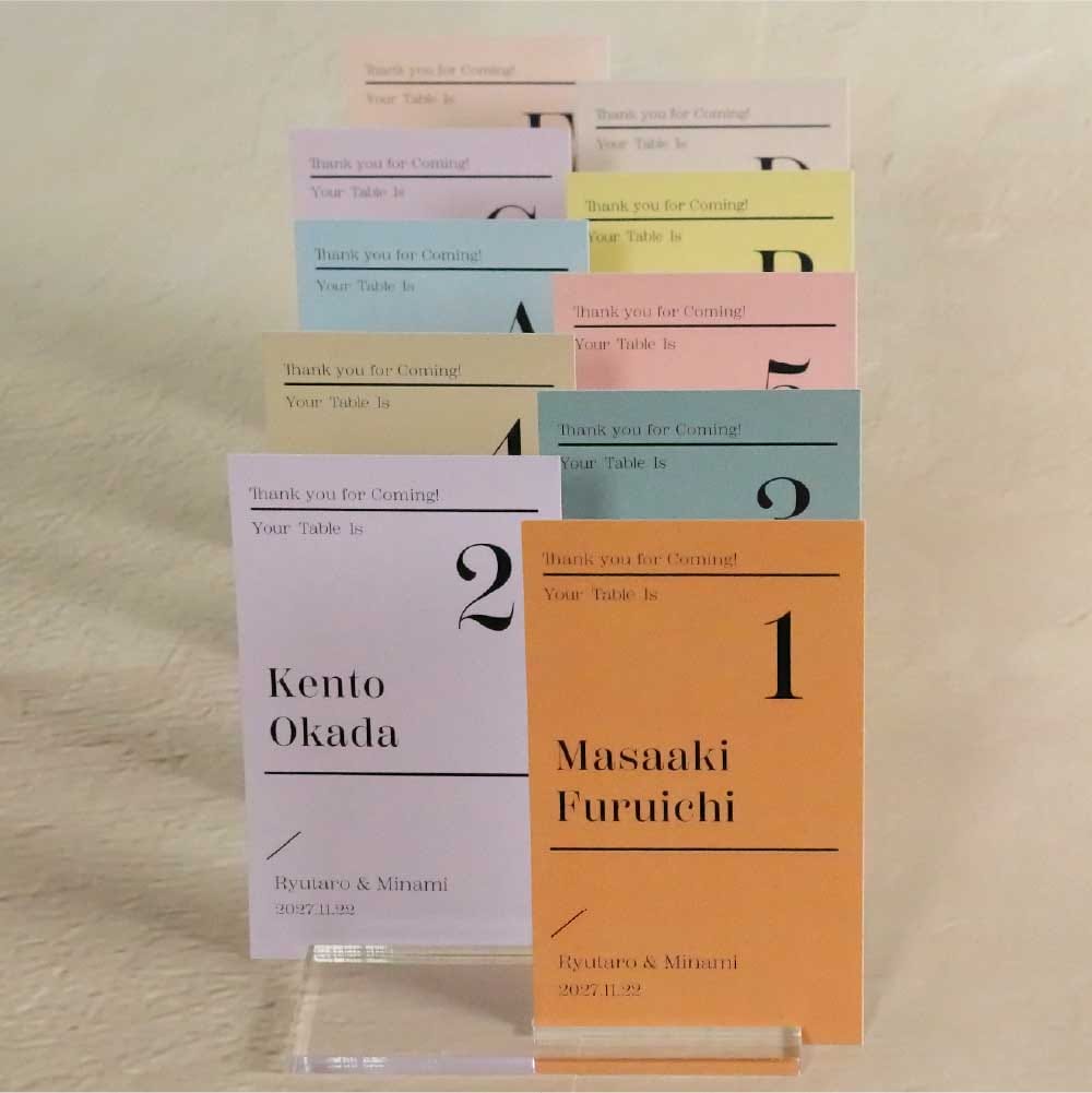 スタンド付きの名刺サイズでアーチ形のテーブルレイアウト入りのエスコートカード