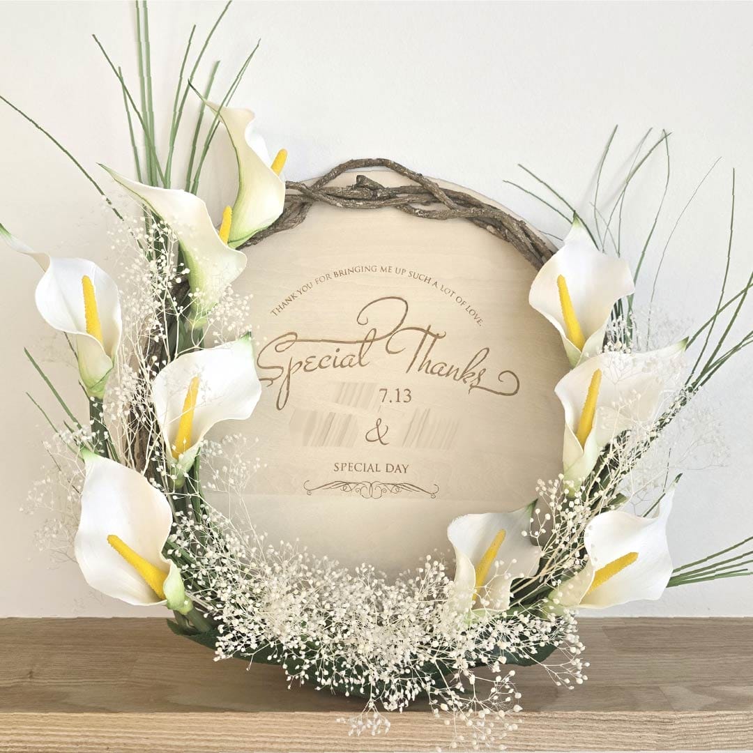 カラーとかすみ草のやさしいコントラストの木製リース花嫁の手紙