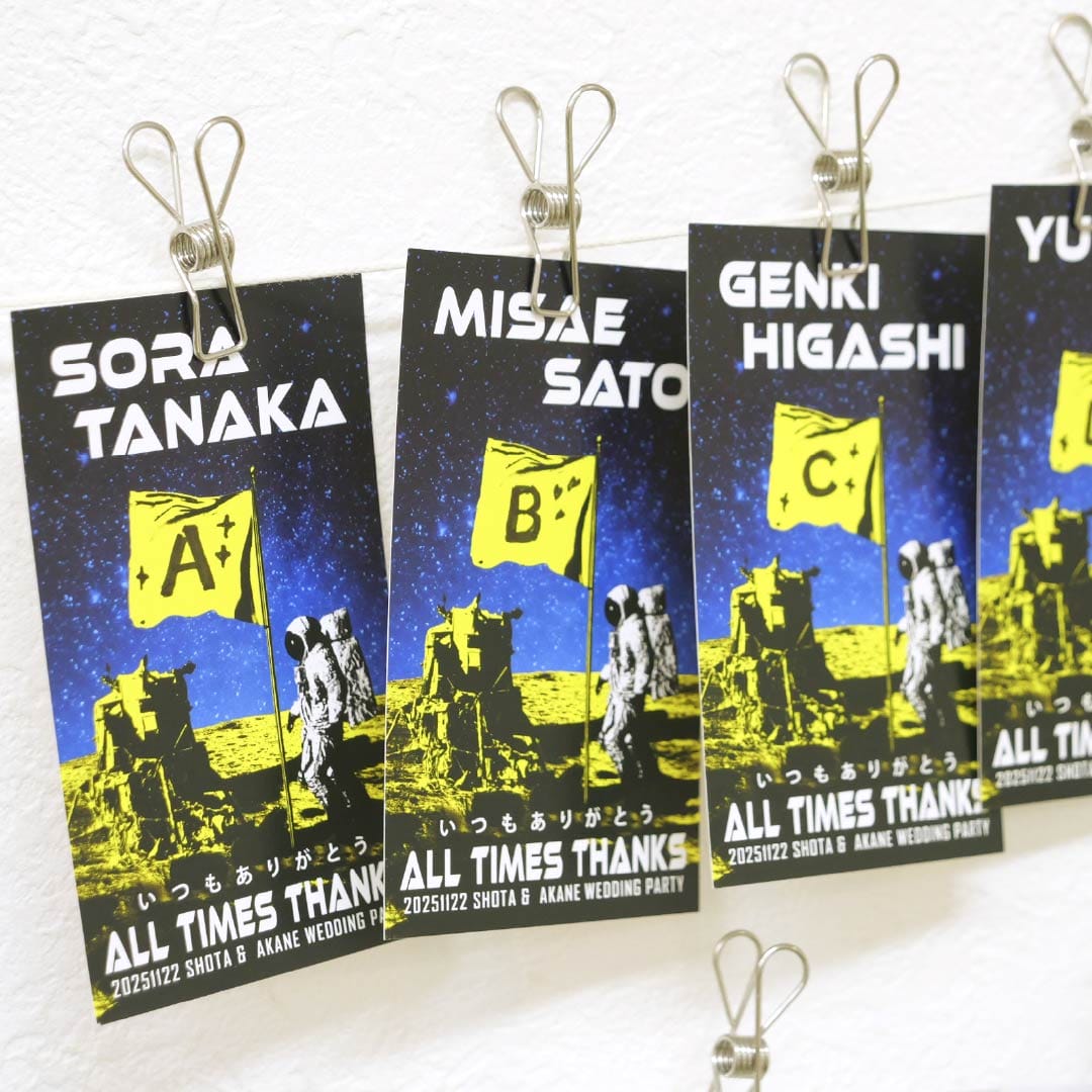 ふたりの出会いは“音楽”から。世界観を再現した結婚式のエスコートカードが感動すぎた！