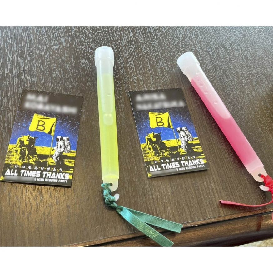 サイリウムと一緒に配布してライブ感あふれる結婚式に！