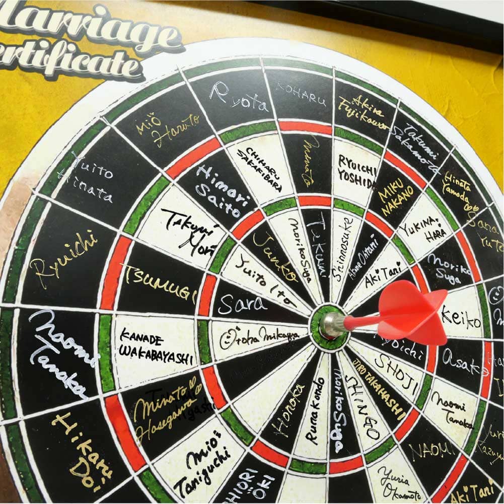 ダーツ演出も可能なデザインのレトロなゲスト参加型結婚証明書