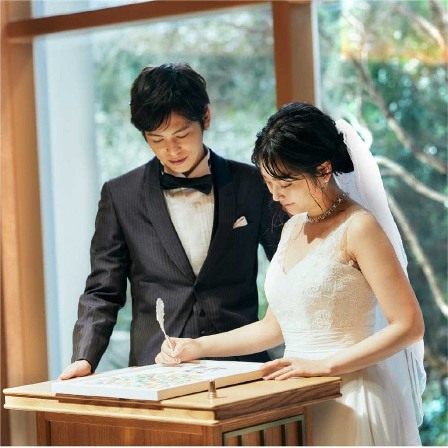 新郎新婦も似顔絵を描いて完成！