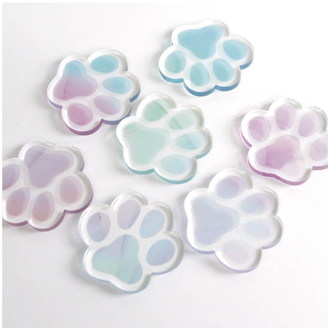 カラフルな肉球の形のウェディングドロップスアクリルピース