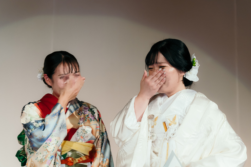 ワイン子育て感謝状ご友人と新婦様