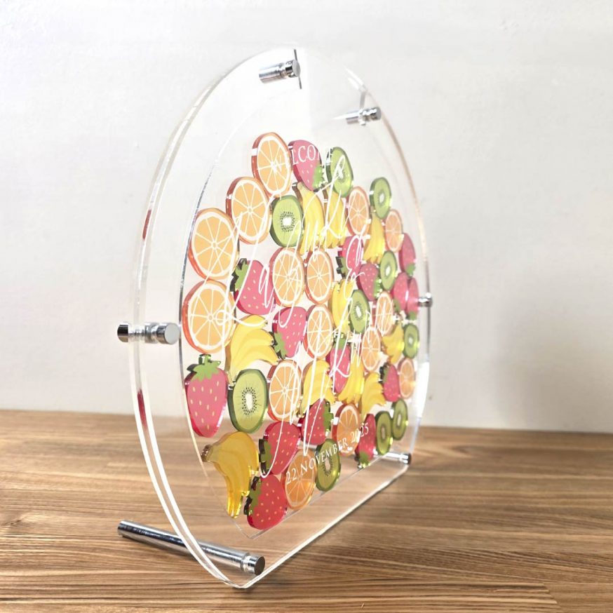 完成したウェディングドロップスはスタンド付きで飾りやすい