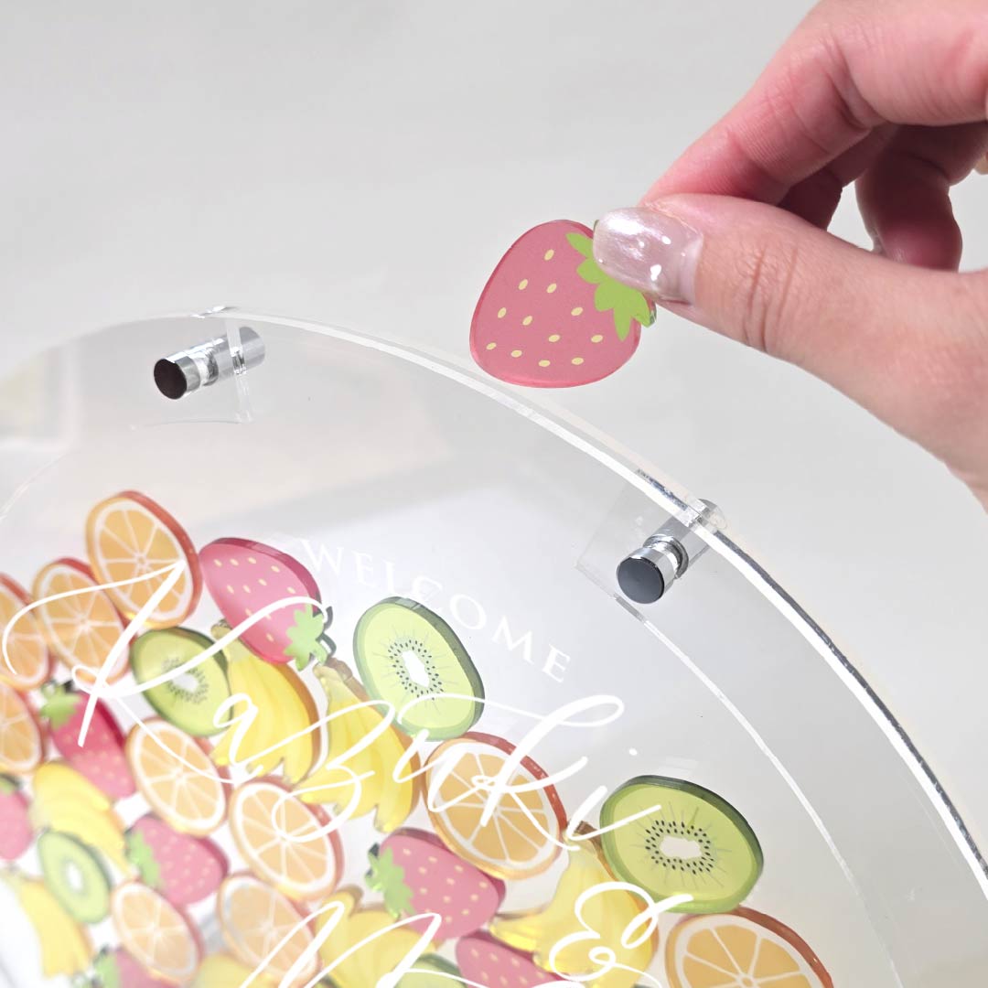 フルーツデザインのウェディングドロップスを投入