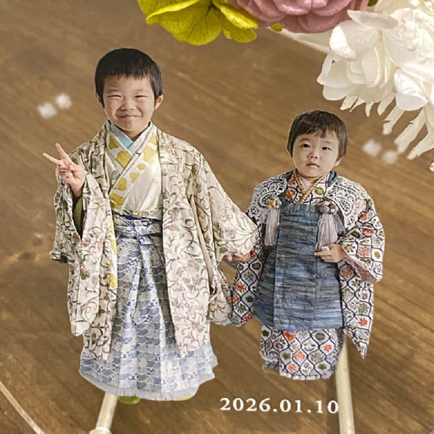 お子様の写真部分は切り抜き　日付とお名前をさりげなく入れています