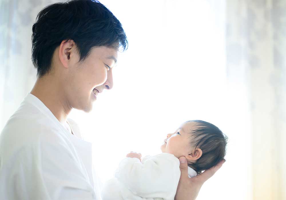 親子父と赤ちゃん