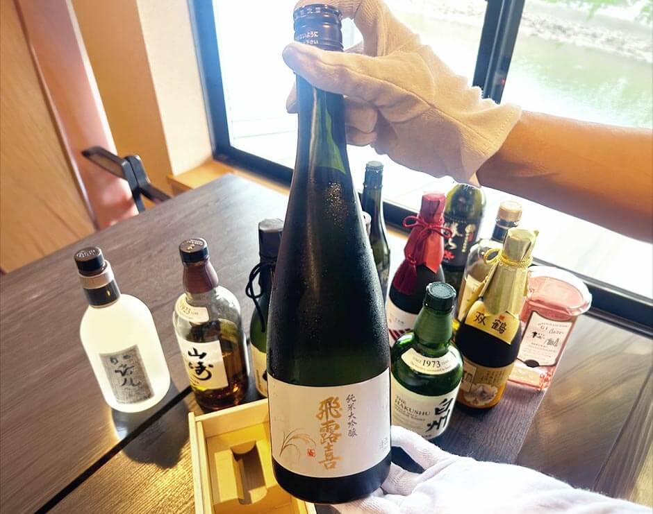 木箱子育て感謝状に入れる日本酒（飛路喜）を検証前に撮影した写真