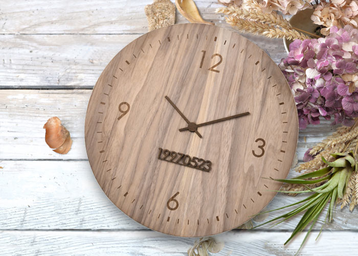 生まれた時の時刻をさした木製花嫁の手紙