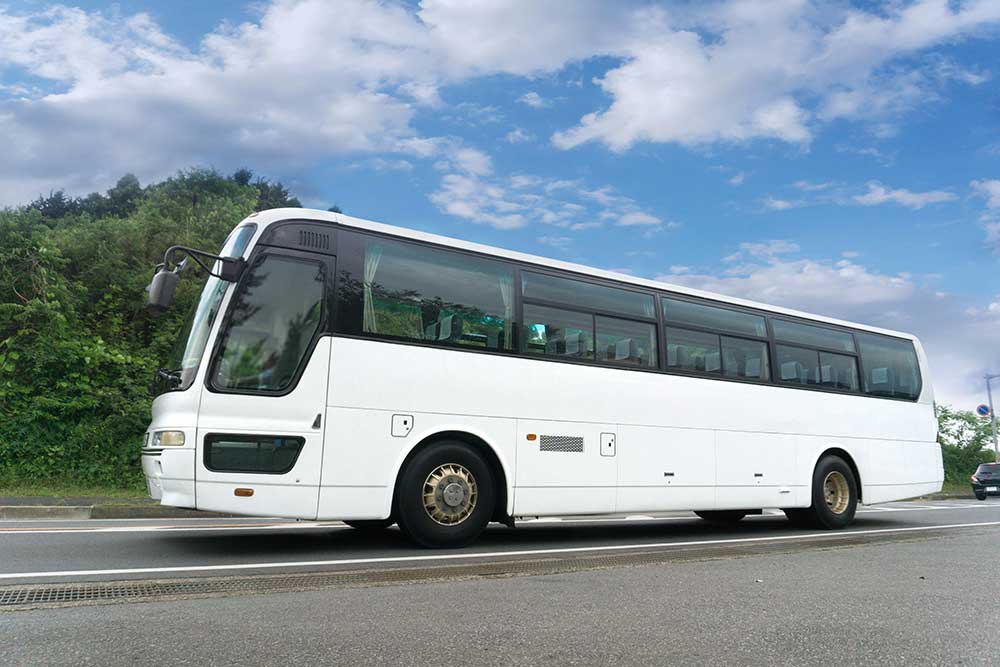 白いリムジンバス