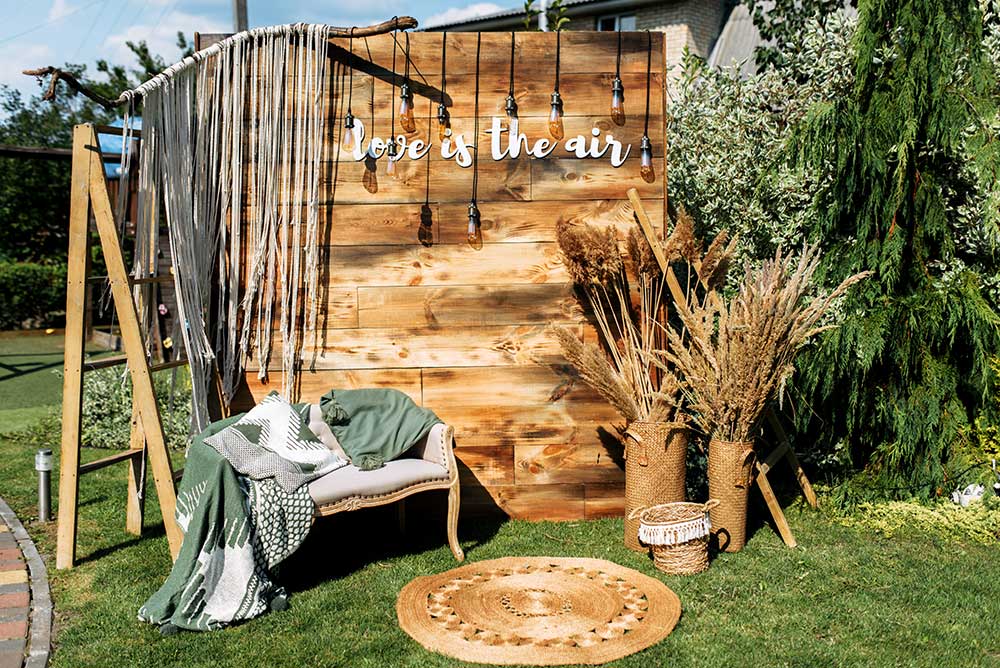 カジュアルスタイルの結婚式での高砂イメージ