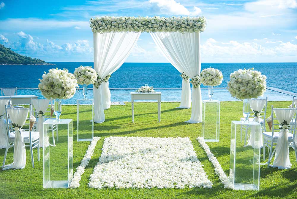 海が見える場所でガーデンウェディング