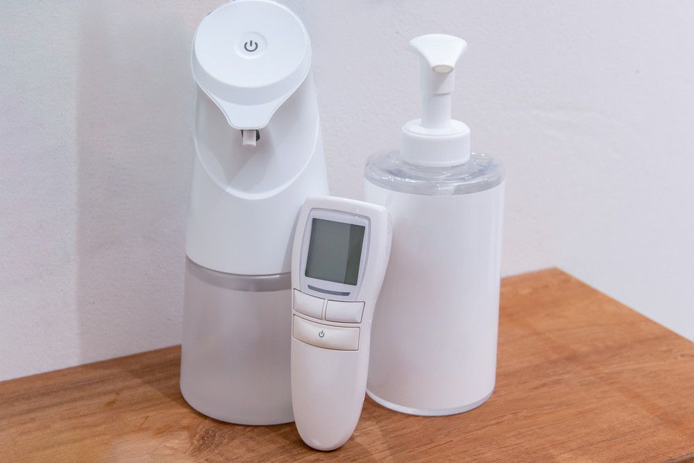 消毒や体温計などの対策グッズ