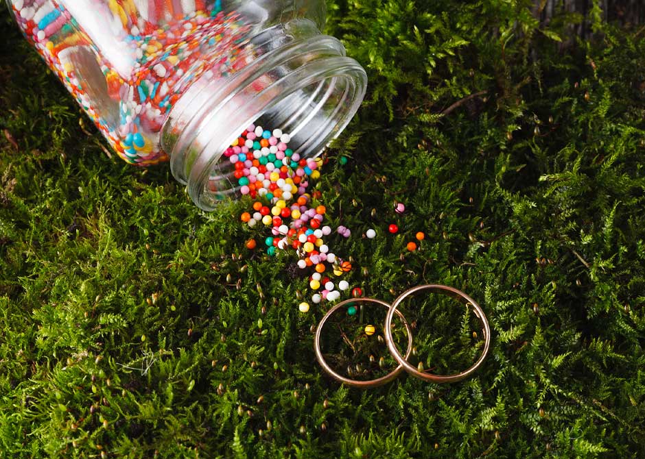 カラフルなミントとゴールドの結婚指輪